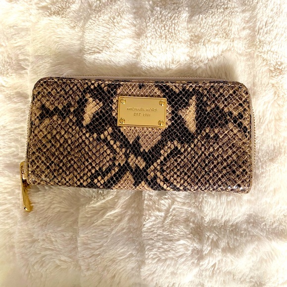 MICHAEL KORS CLUTCH/WALLET IN PYTHON 💯 AUTHENTIC - Picture 1 of 7